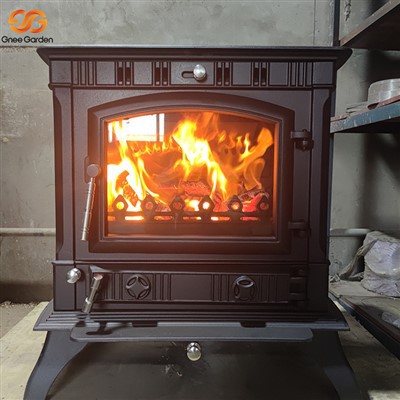 Brīvi stāvošs malkas kamīns